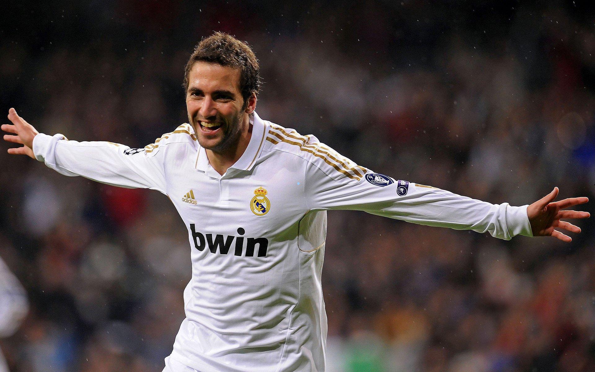 马夏尔点球罚失后补射建功,终结长达超一年进球荒